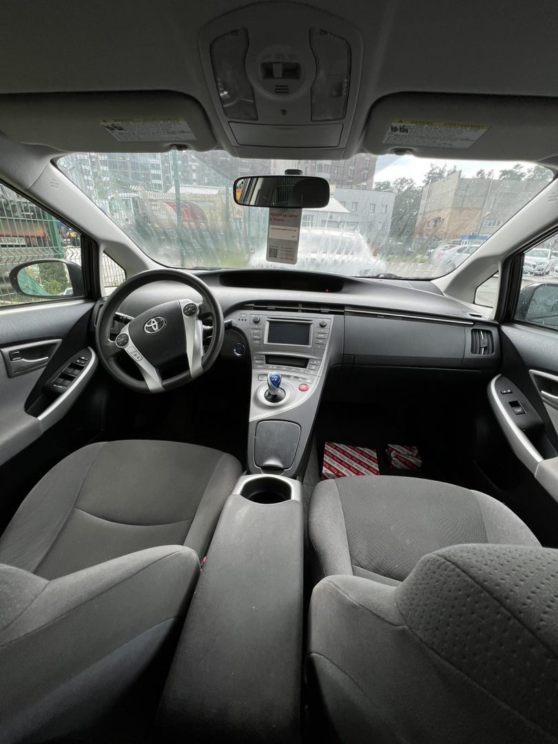 Легковий автомобіль Toyota Prius - Фото 5