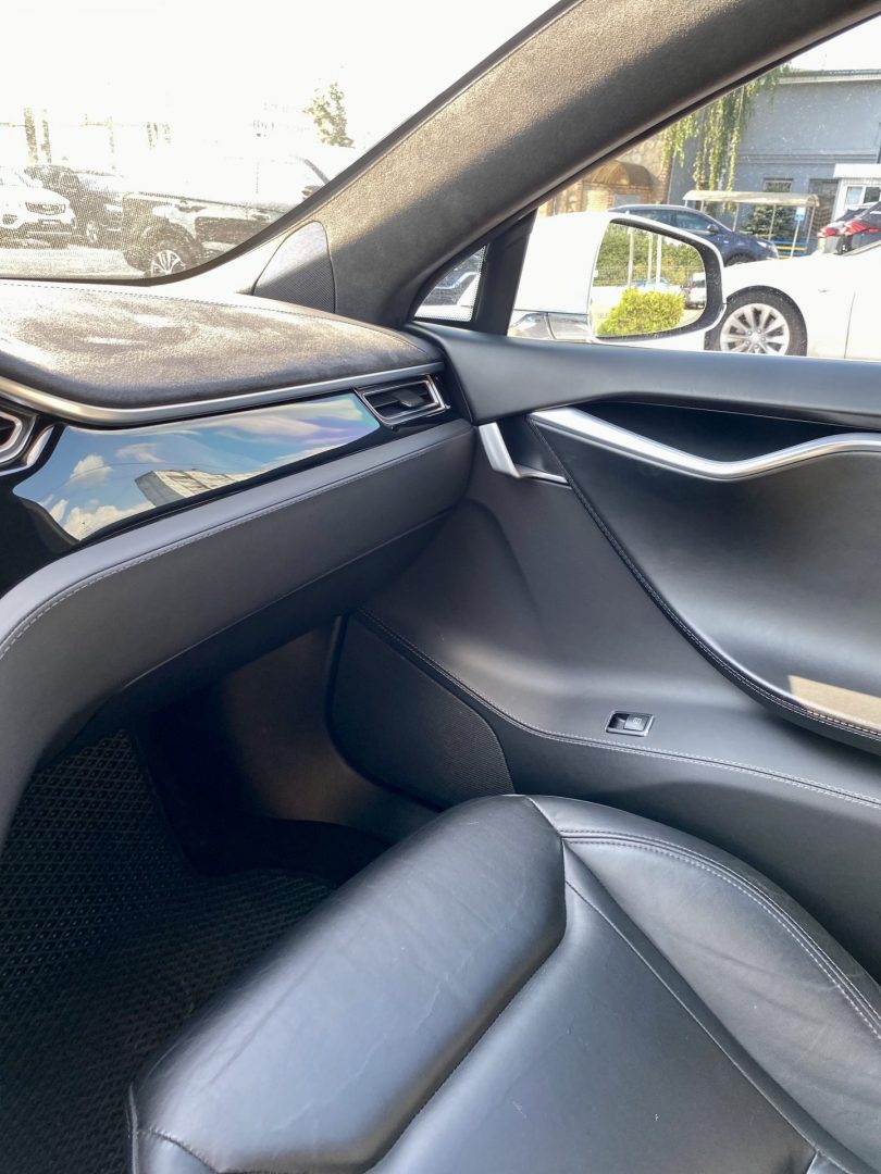 Легковой автомобиль Tesla 85D
