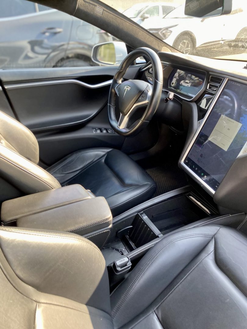 Легковой автомобиль Tesla 85D